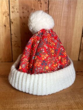 Vintage paper tag Levi floral children’s hat with white ribbed edge and Pom Pom